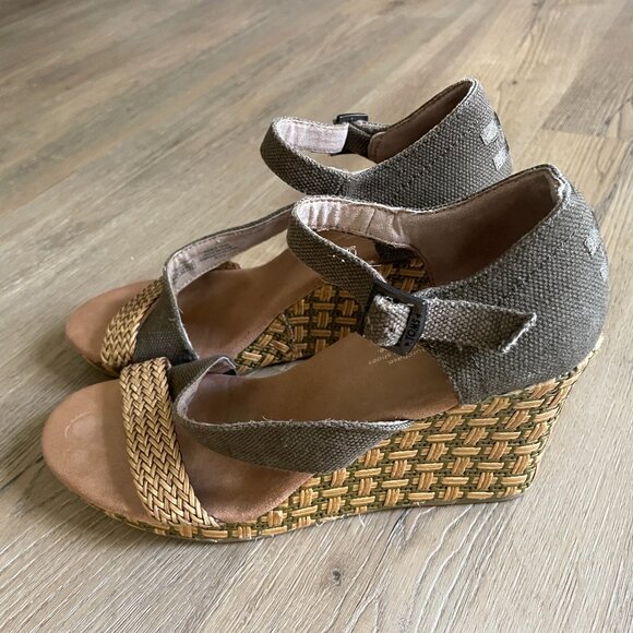 Women’s TOMS Clarissa Woven Green and Tan Wedge Heels/Sandals-Size 9 - Picture 1 of 8